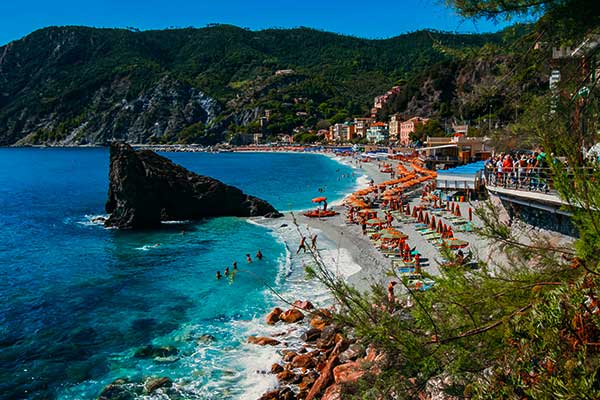 Hiking trail between Vernazza and Monterosso
